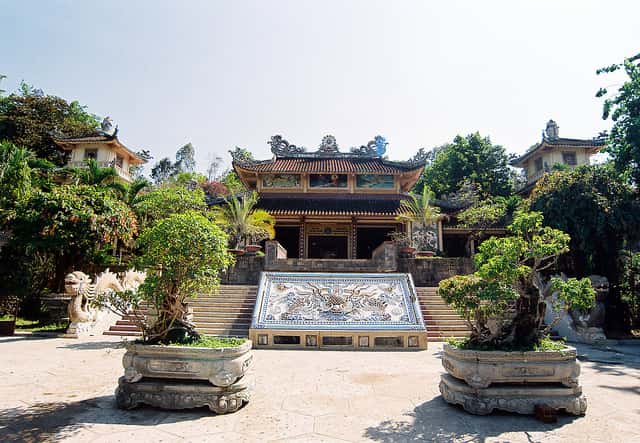 chua long son 01 - Kiến tr&uacute;c độc đ&aacute;o của Ch&ugrave;a Long Sơn (Nha Trang)