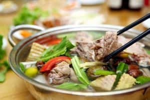 mat bi cach nau vit om sau ngon hon voi nuoc cot dua 300x201 - Nh&agrave; h&agrave;ng Vịt Ch&iacute;nh H&agrave; ngon đẹp ở tại TP Hải Dương