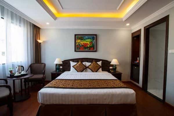phong ngu khach san 2 600x400 - Trần thạch cao khách sạn