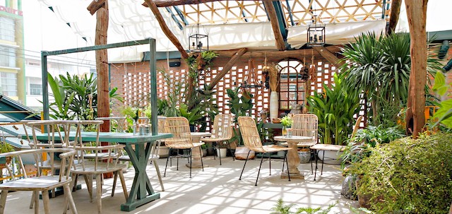 thiet ke quan cafe san vuon 1 - Thiết kế quán cafe sân vườn hiện đại đẹp hút khách với không gian ấn tượng