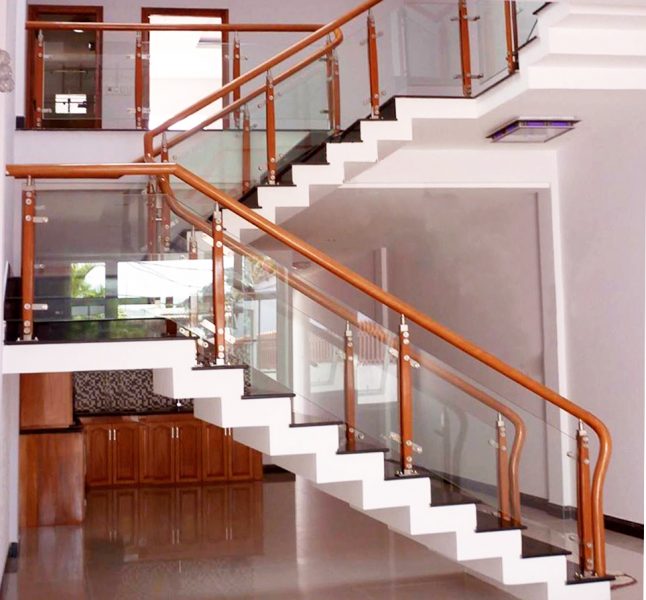 cau thang kinh 2 646x600 - Sử dụng cầu thang kính mang lại những lợi ích gì?