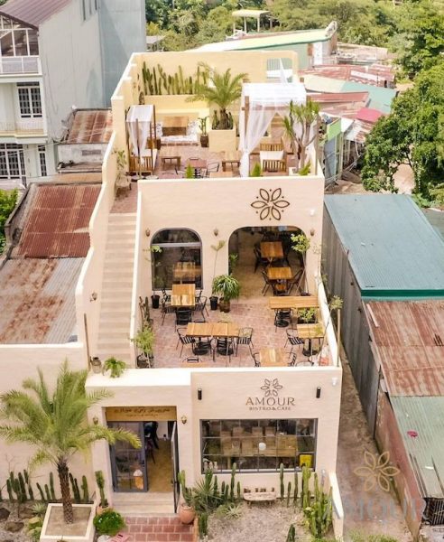 quan cafe phong cach dia trung hai 11 492x600 - Thiết Kế Quán Cafe Phong Cách Địa Trung Hải Sang Trọng Đẹp Hút Hồn 