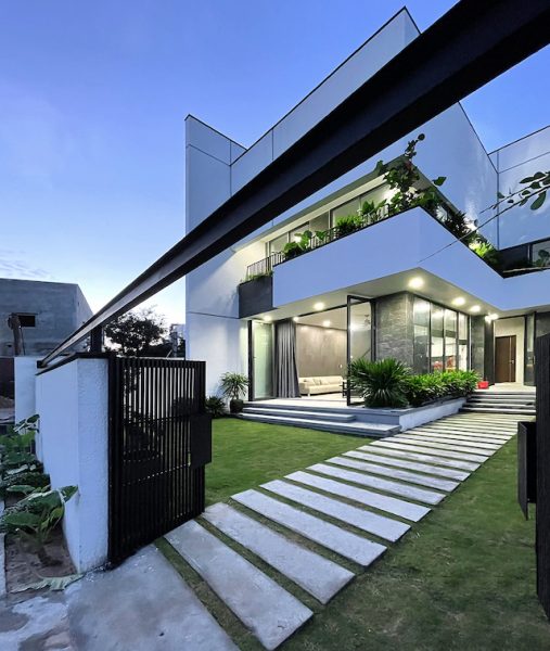 nha dep hien dai 507x600 - Nhà tối giản giữa vùng biển đầy nắng gió