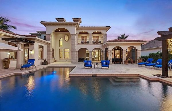 Built by Michelangelo Builders This 4.48 Million Villa Navona in Naples Florida Has a Beautiful Saltwater Pool Golf Course and Long Water Views 31 - 1001+ Mẫu thiết kế biệt thự đẹp sang trọng đẳng cấp 2024
